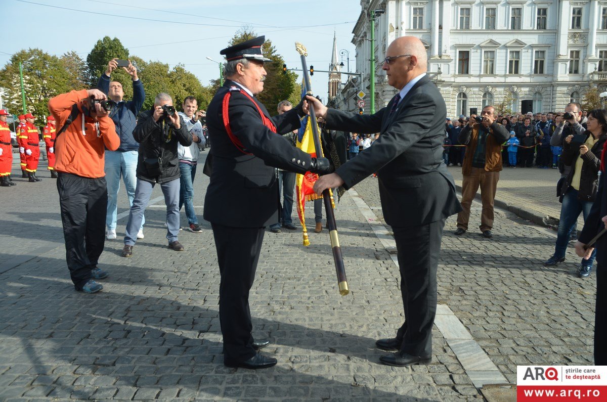 Ceremonia de acordare a Drapelului de luptă Inspectoratului pentru Situaţii de Urgenţă „Vasile Goldiş” al judeţului Arad