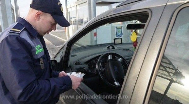 Autoturism neinmatriculat şi cu numere false, depistat de poliţiştii de frontieră arădeni   