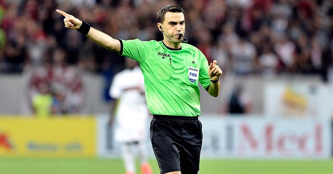 Un vis devenit realitate pentru arbitrul arădean Ovidiu Haţegan. “A venit Moş Crăciun mai devreme, foarte darnic, cu un cadou superb”