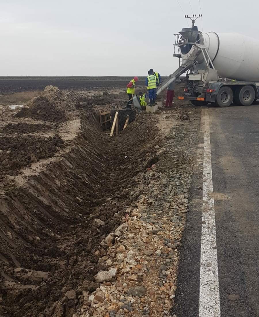 Continuă lucrările la drumurile judeţene