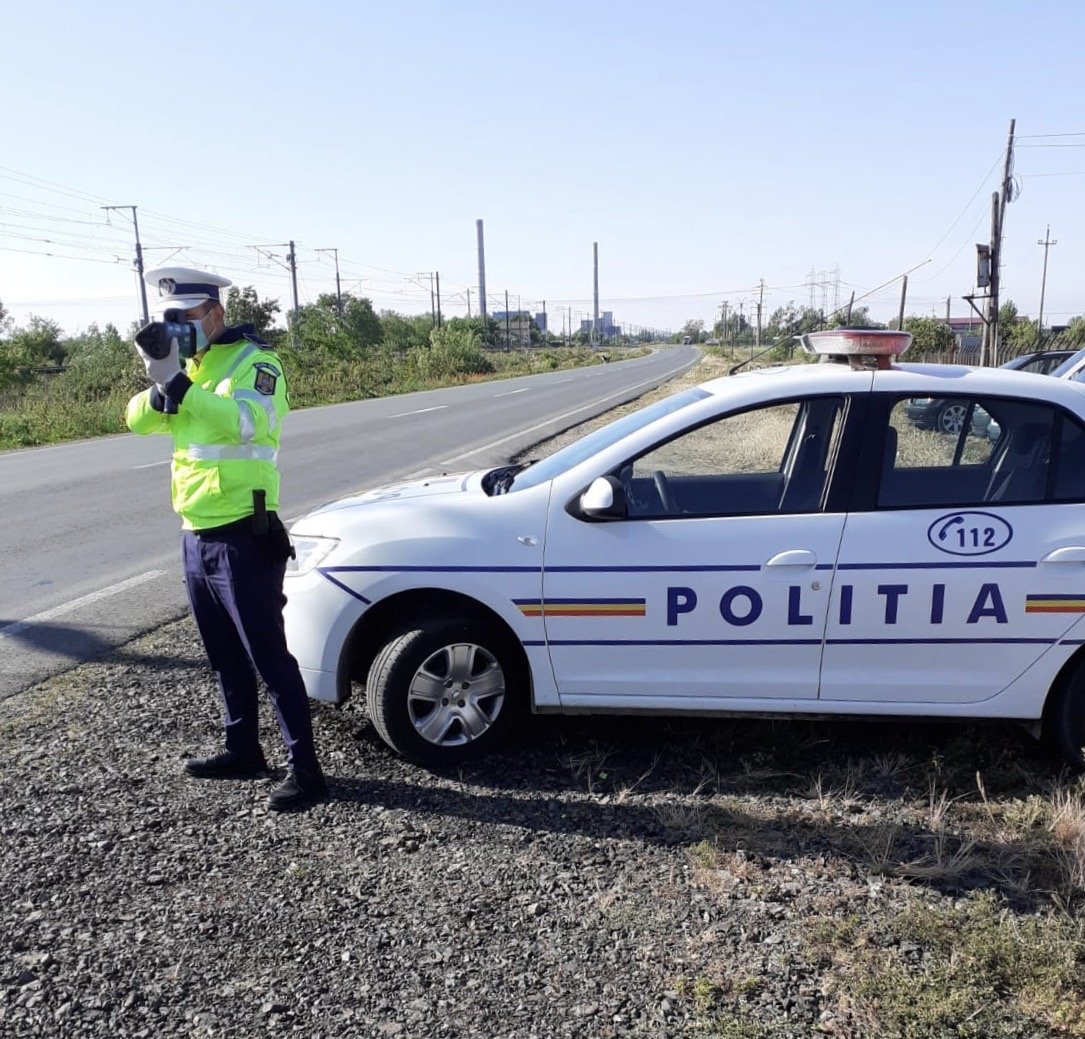 Poliţiştii arădeni au aplicat ieri peste 150 de sancţiuni pe DN 79