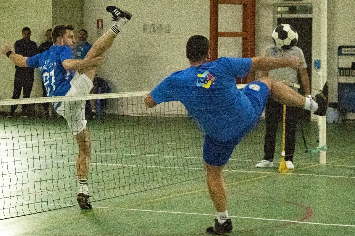 Play-off-ul Campionatului Naţional de Fotbal-tenis. Cu trei salontani în lot, campionii de la Slatina au dominat primul turneu