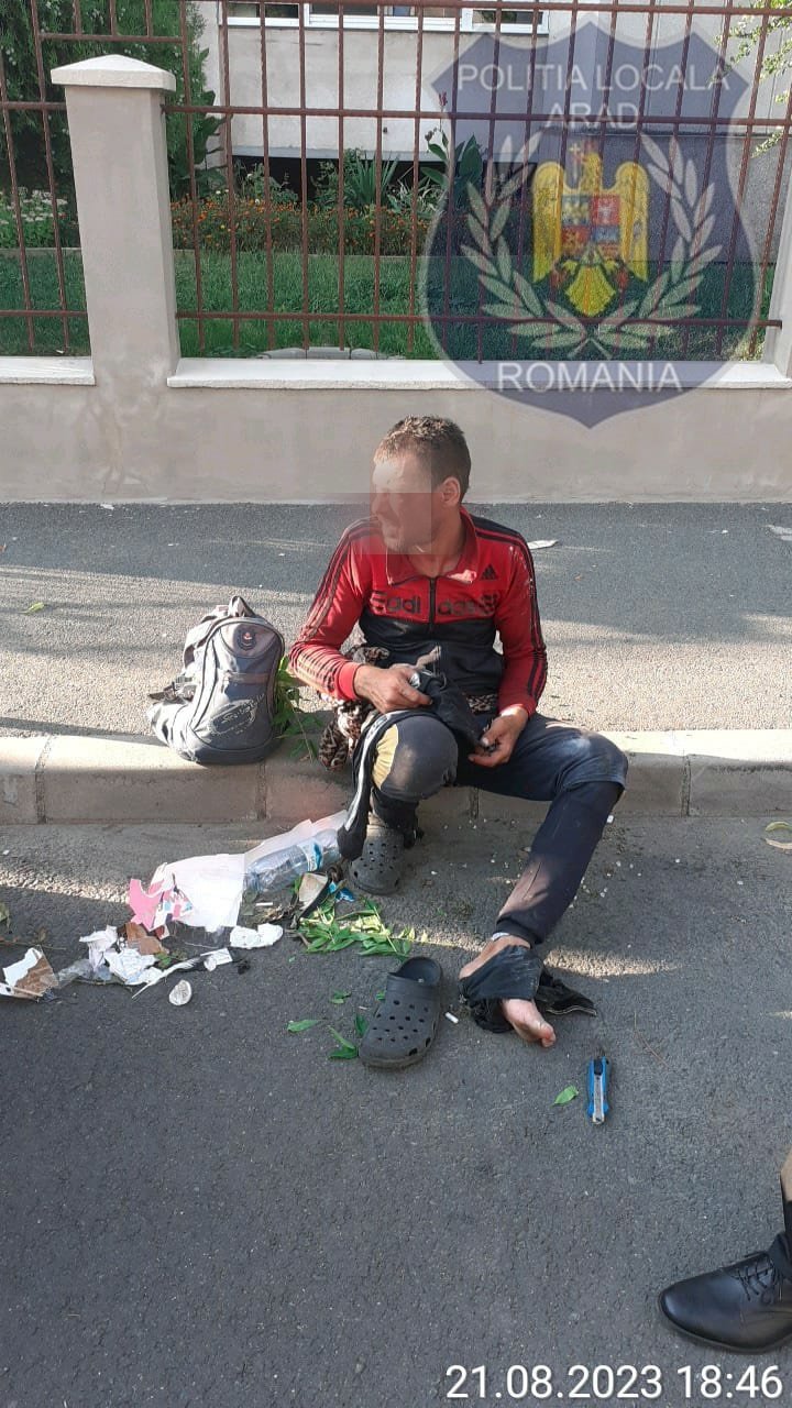 (FOTO) Un bărbat recalcitrant care reprezenta un pericol pentru trecători a fost internat la Psihiatrie