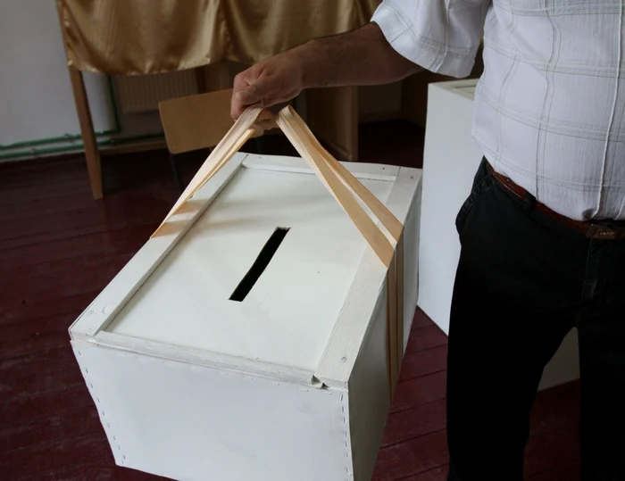 Au votat, cu urna mobilă, aproape 1.800 de persoane