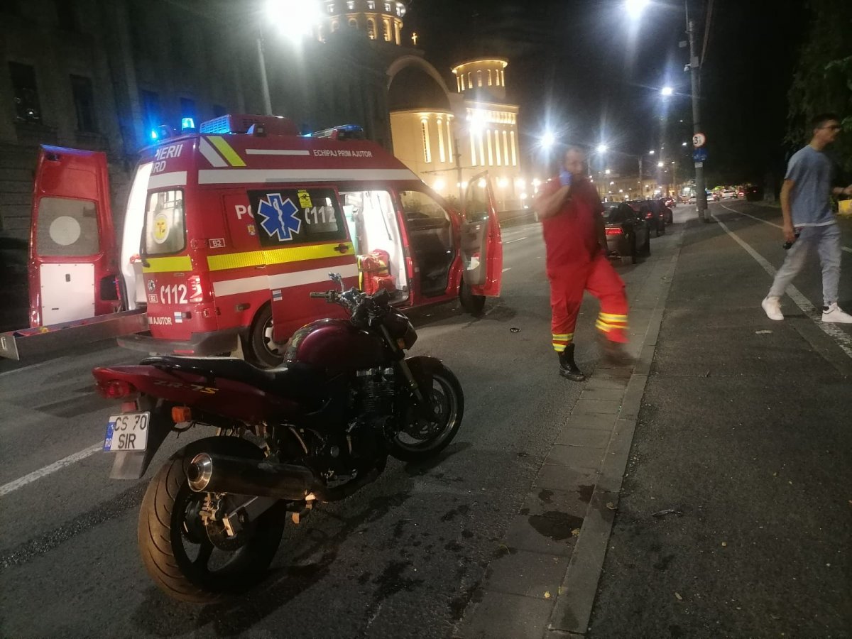 (FOTO) Accident de motocicletă la Podgoria. Două persoane au ajuns la spital