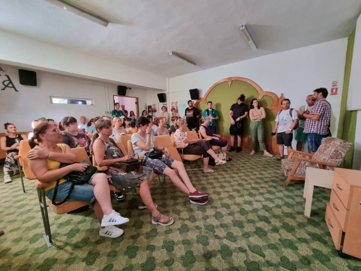 Turul Cinematografelor din Arad reprezintă o inițiativă culturală remarcabilă, pusă în scenă de Arad Free Tours