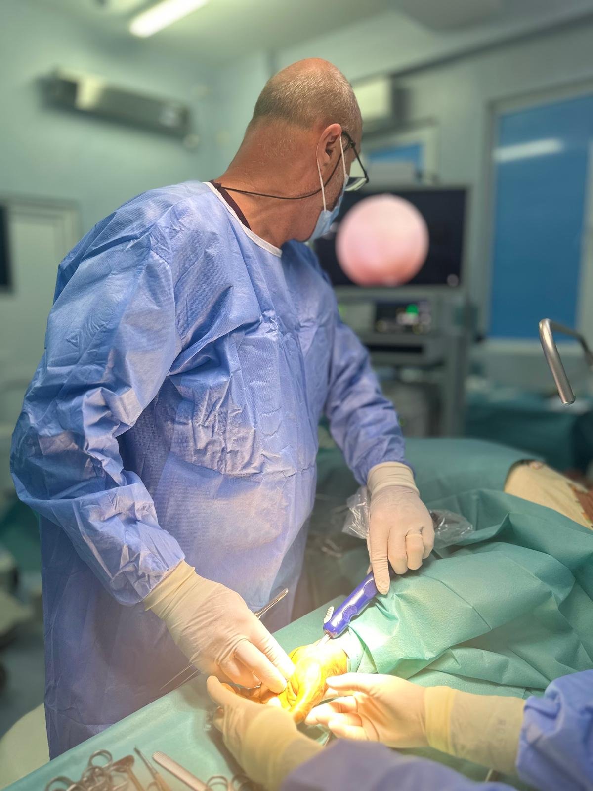  În cadrul Compartimentului Chirurgie Plastică și Microchirurgie Reconstructivă se efectuează operații de canal carpian și prin tehnica endoscopică