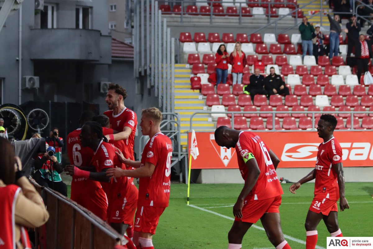 Lipsa ultrașilor, de bun augur: UTA – Petrolul 3-1, după ce Bătrâna Doamnă a jucat mai bine de o repriză în zece (FOTO)