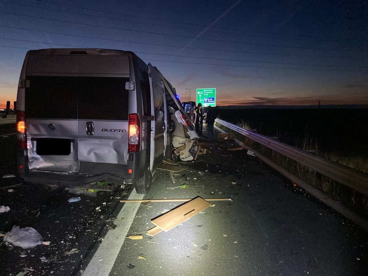  Accident rutier în care au fost implicate două autoutilitare pe Autostrada A1 în direcția Vama Nădlac 