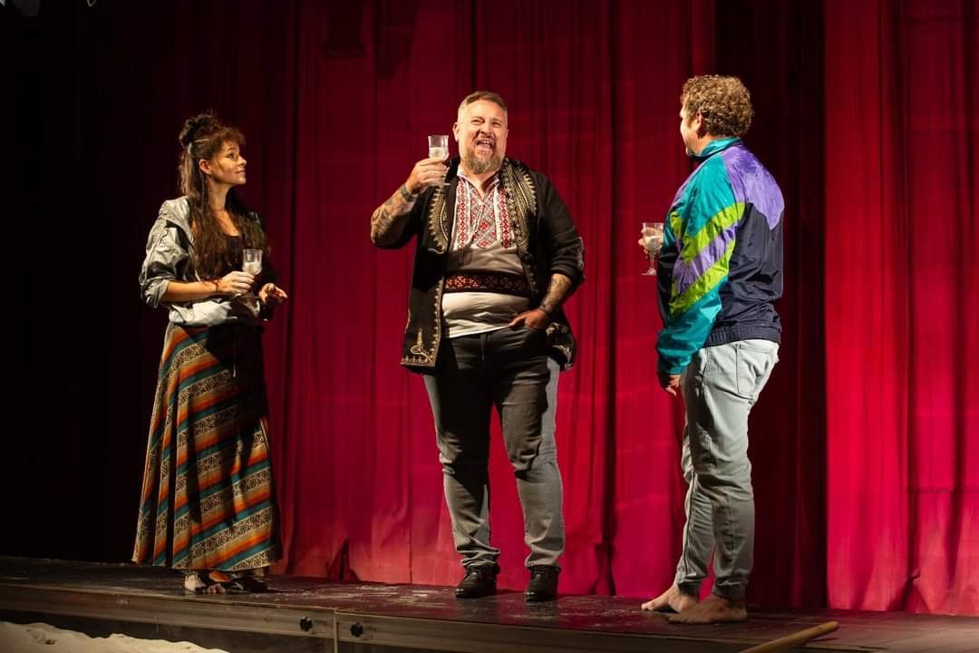 Debut de stagiune teatrală, cu piesa „Sclavi (cu final rescris)