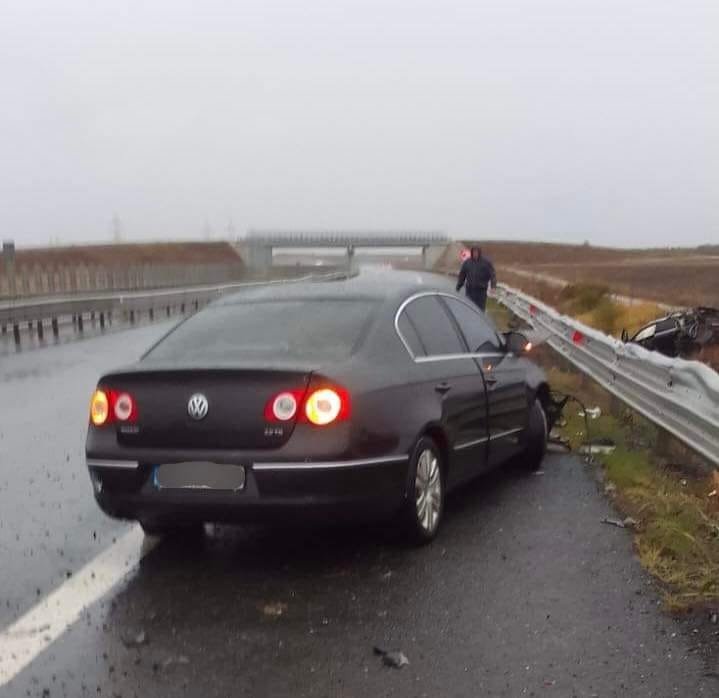 Accident pe Autostrada A1 Arad-Timișoara / UPDATE: Patru persoane se aflau în mașina ce a ieșit de pe șosea