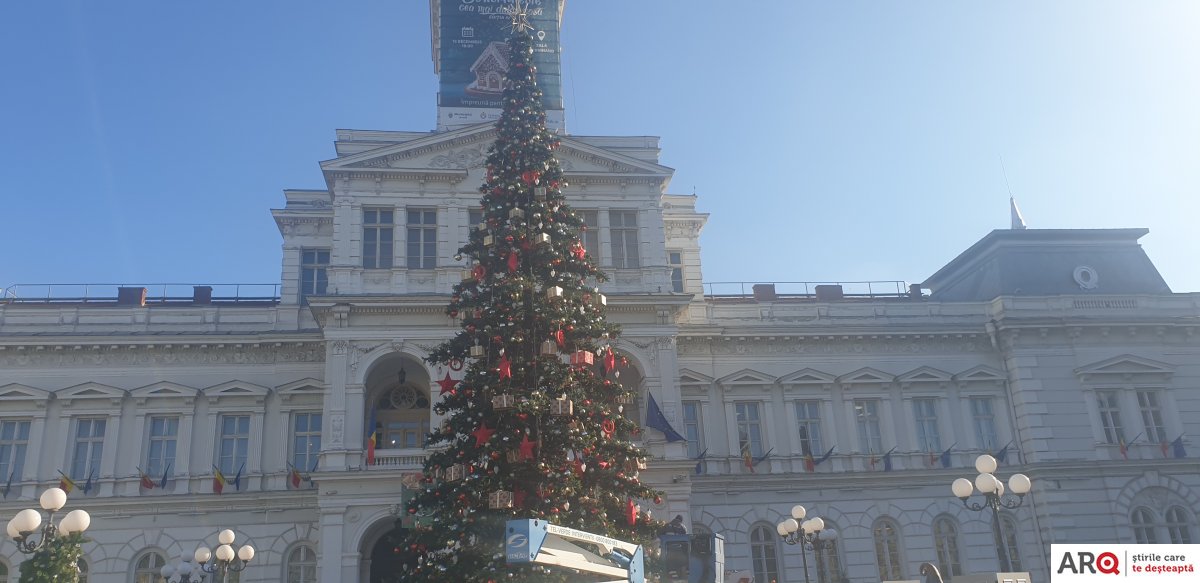 Când se aprinde iluminatul festiv și când vine Moș Nicolae / UPDATE: Care este programul după care circulă Tramvaiul lui Moș Crăciun