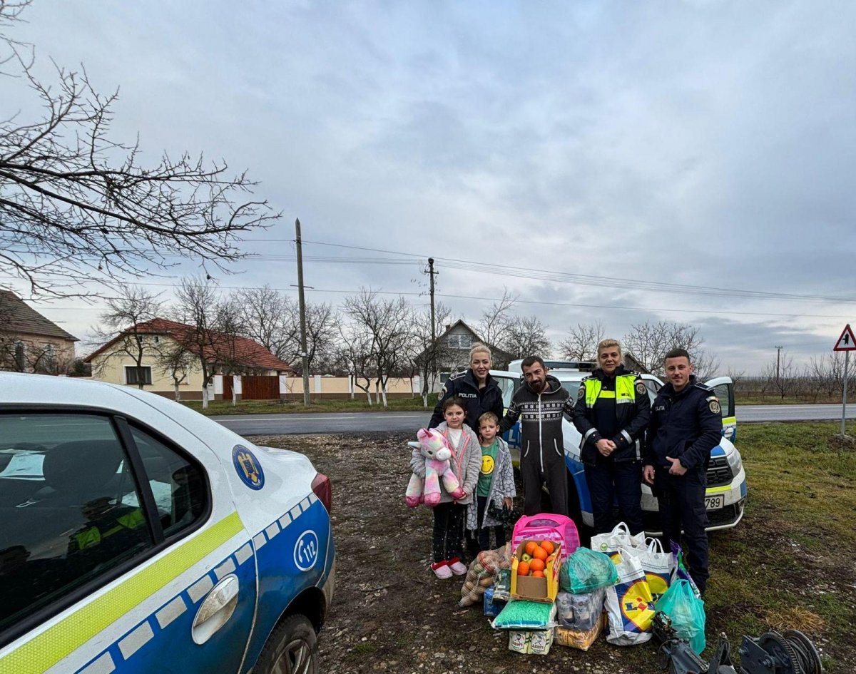 Polițiștii arădeni, spiridușii Moșului (FOTO) 