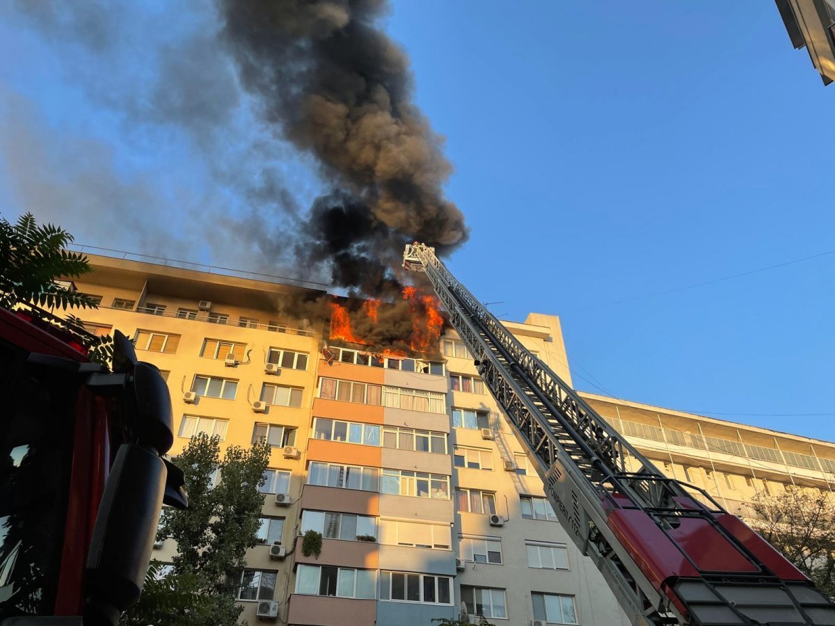 Incendiu într-un apartament pe strada Săvârșin