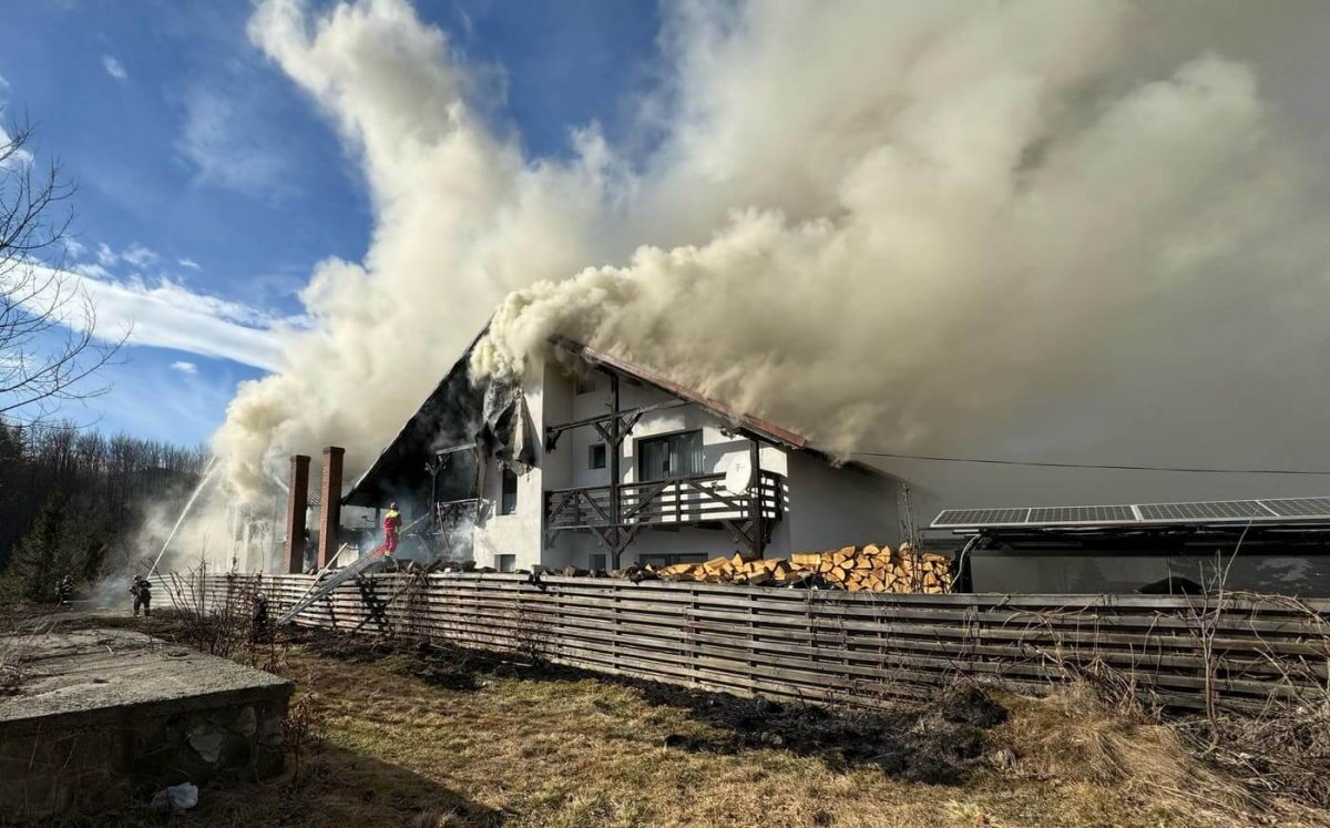 Incendiu izbucnit la o pensiune din localitatea Chesinț