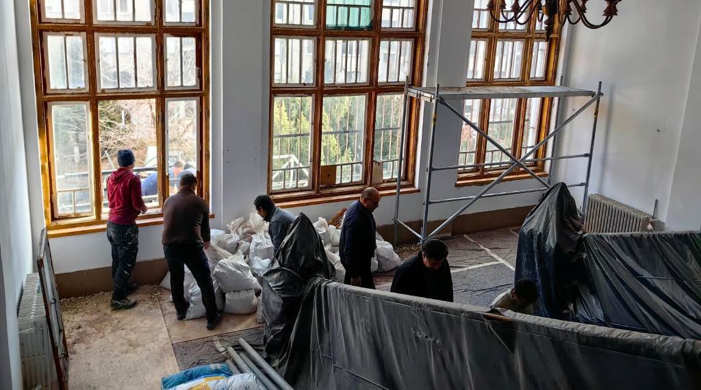 Toate ferestrele Bibliotecii şi Muzeului de Artă sunt restaurate de Consiliul Judeţean (FOTO)