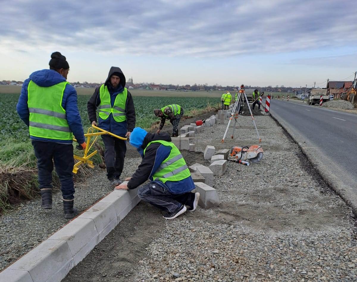 Iustin Cionca: „Astăzi am început construirea noilor stații de autobuz la Fântânele”