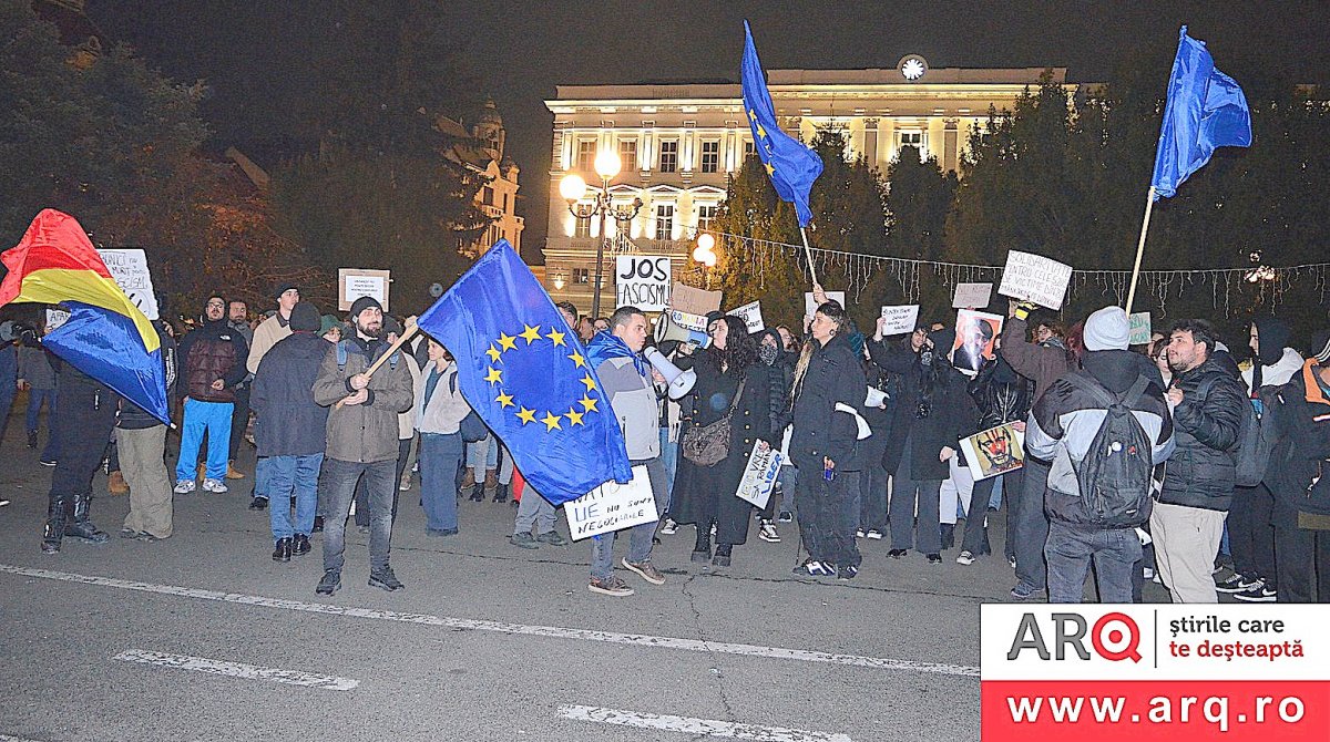 (FOTO) Arădenii au ieșit în stradă și au participat la manifestația pro-europeană