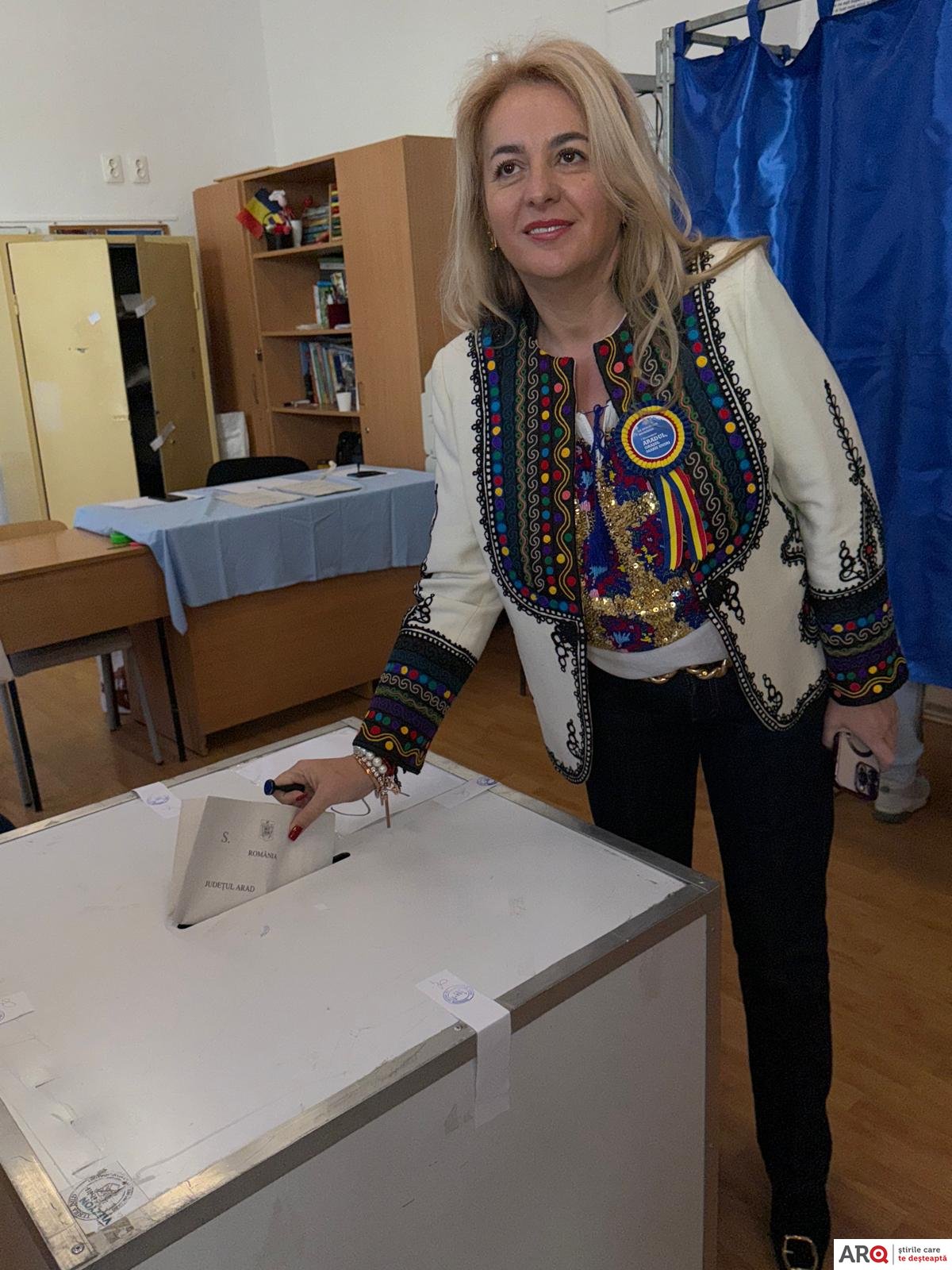 Geanina Pistru: „Am votat cu curaj astăzi pentru România” (FOTO)