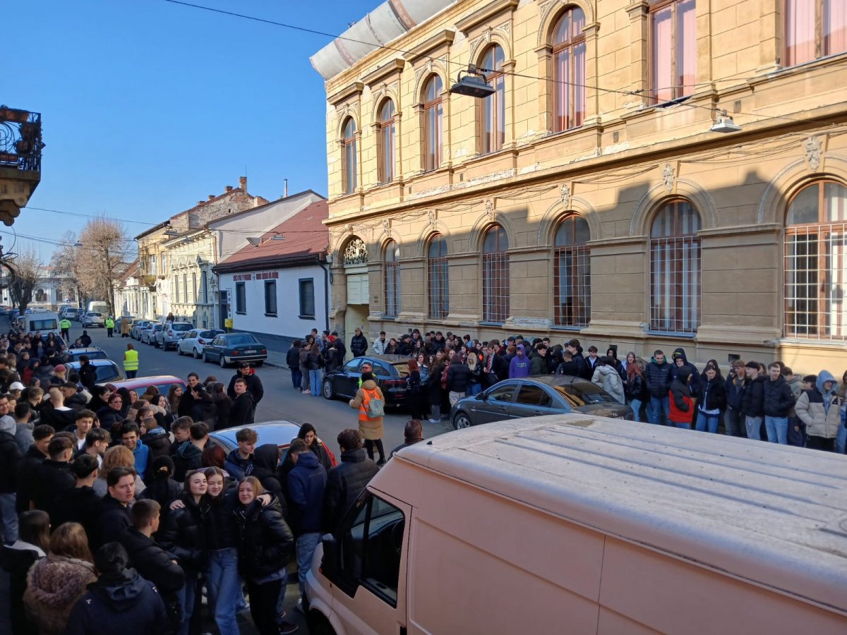 (FOTO) Exercițiu de evacuare la Liceul Tehnologic de Industrie Alimentară