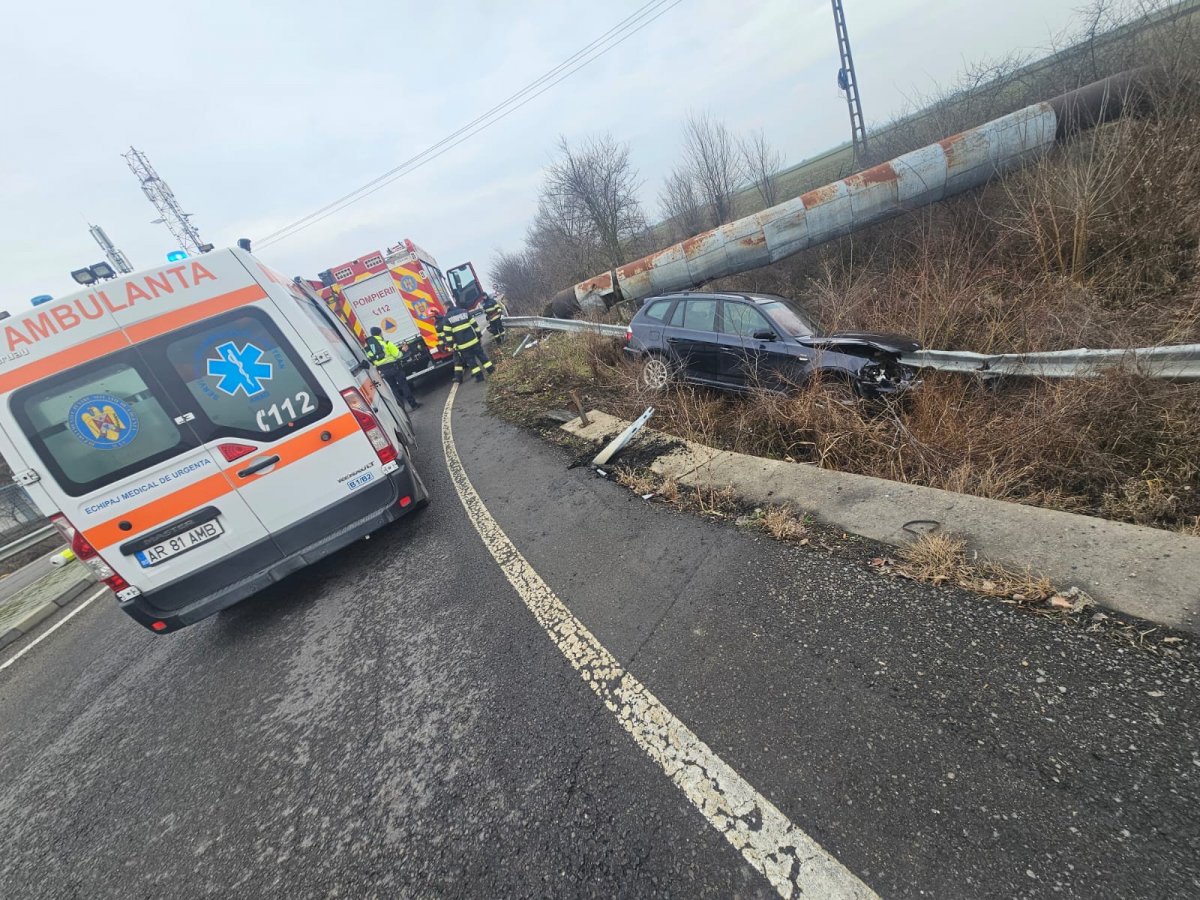 (FOTO) Accident pe șoseaua Arad-Oradea, la intersecția cu drumul Sântana-Curtici