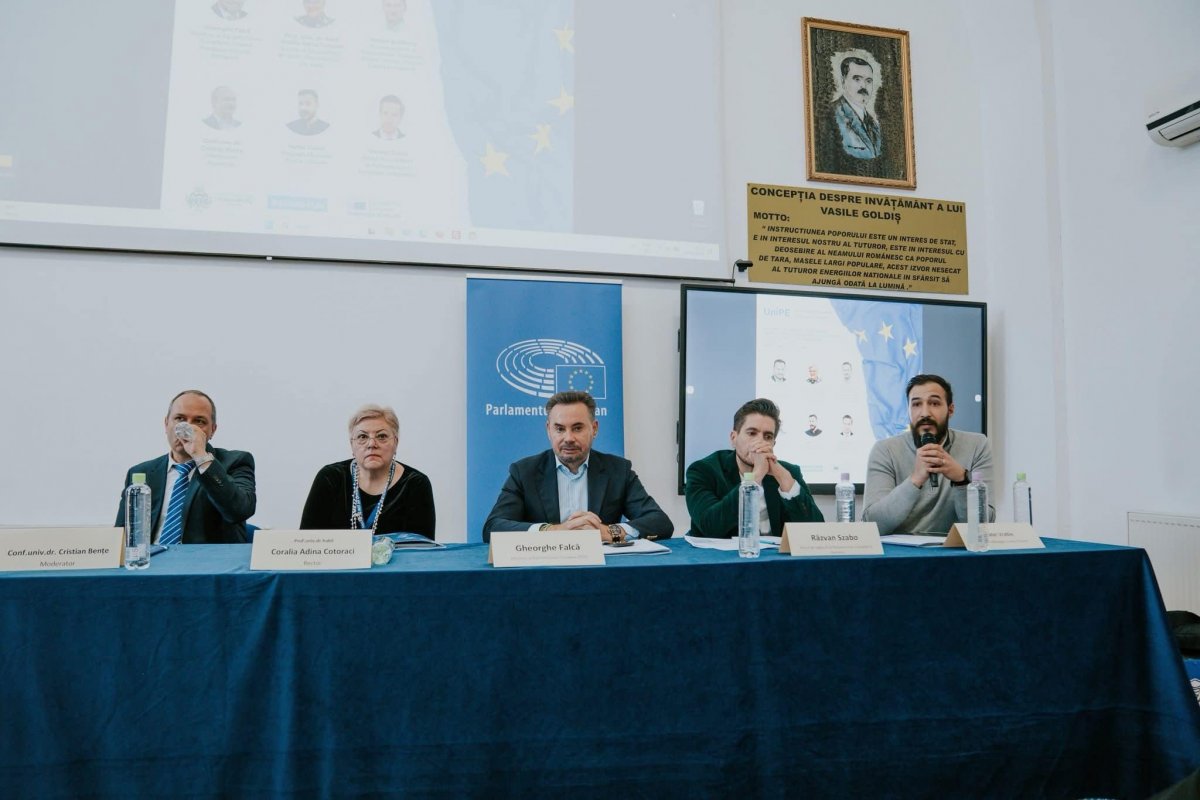 Gheorghe Falcă - două conferințe organizate de Biroul Parlamentului European în România la universitățile arădene (FOTO)