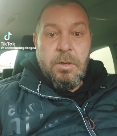 (VIDEO) Un bărbat care se întorcea în România pentru a participa la protest, a fost reținut de polițiștii din Arad