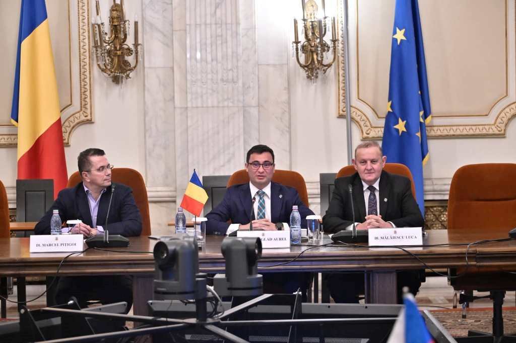 Întâlnire între senatorul Glad Varga și ambasadorul Cehiei pe teme de protecția mediului